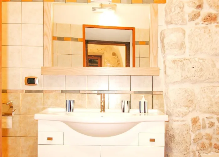 Comfortable House With Fenced Garden - - Fireplace * Surano