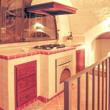 Comfortable House With Fenced Garden - - Fireplace *