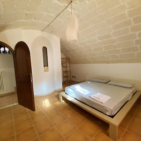 Comfortable House With Fenced Garden - - Fireplace