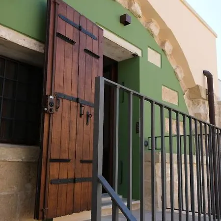 Comfortable House With Fenced Garden - - Fireplace Surano