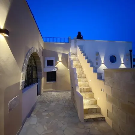 Comfortable House With Fenced Garden - - Fireplace