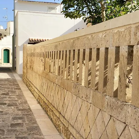 Comfortable House With Fenced Garden - - Fireplace Surano
