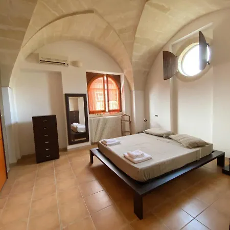 Comfortable House With Fenced Garden - - Fireplace Surano