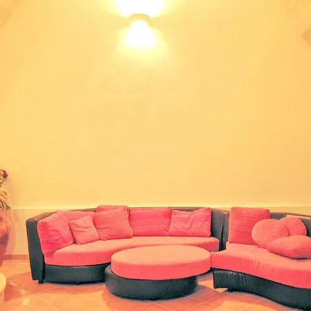 Comfortable House With Fenced Garden - - Fireplace Holiday home