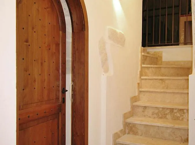 Comfortable House With Fenced Garden - - Fireplace